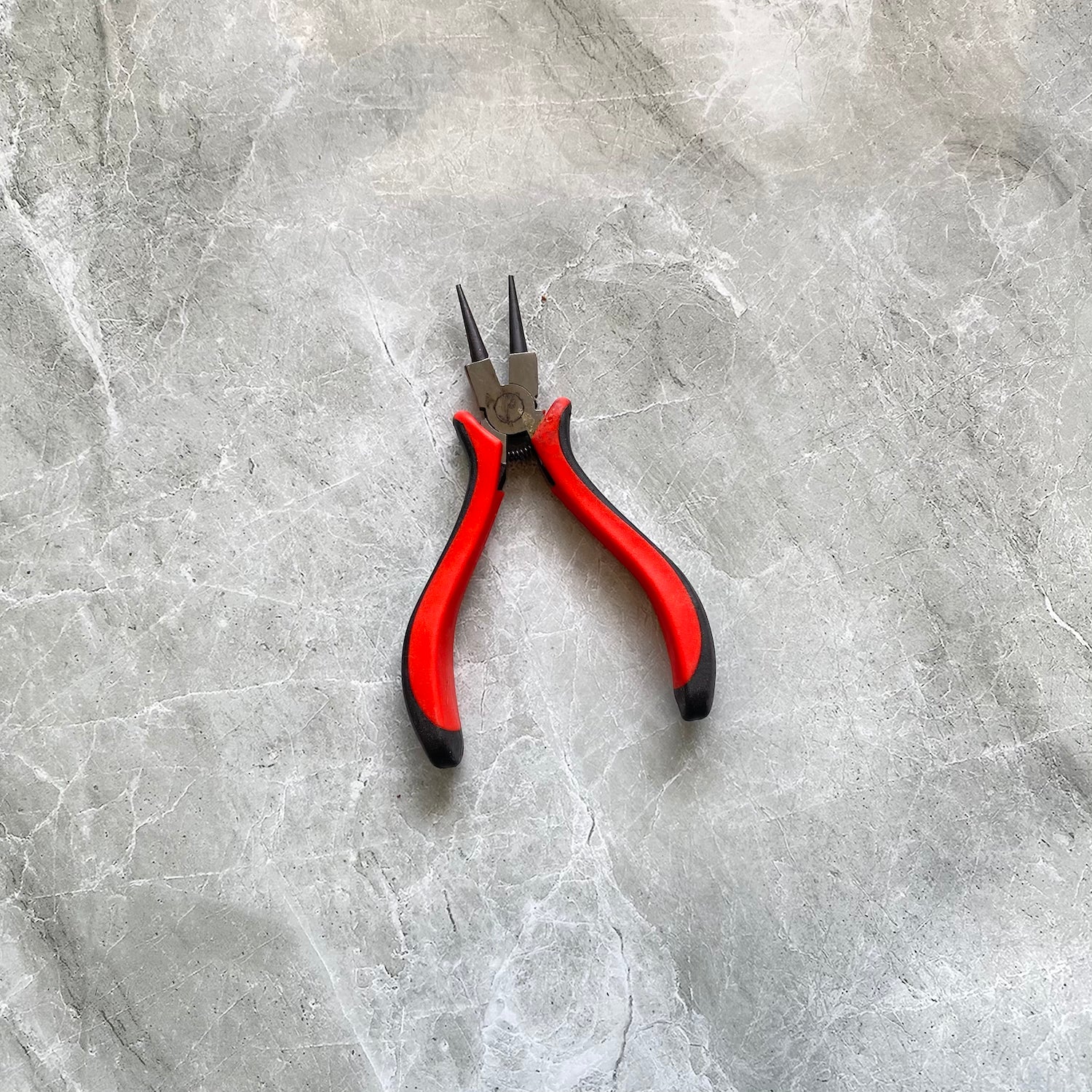 Round nose plier