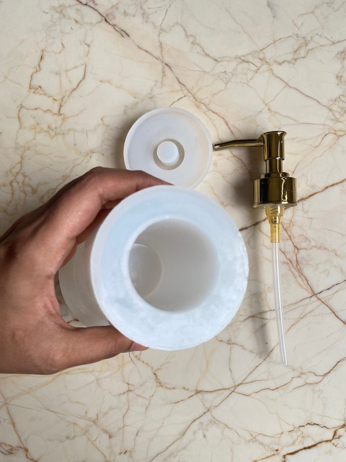 Round Shape Soap Dispenser Mould with fittings