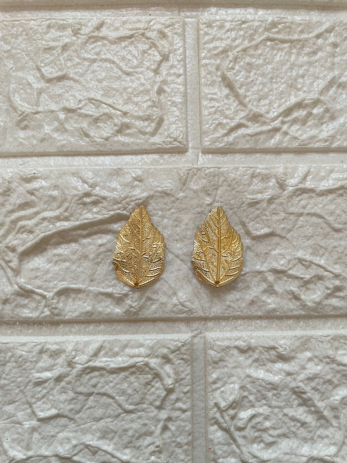 Metal leaf charm D