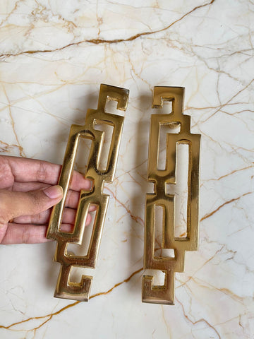 Metal tray handles