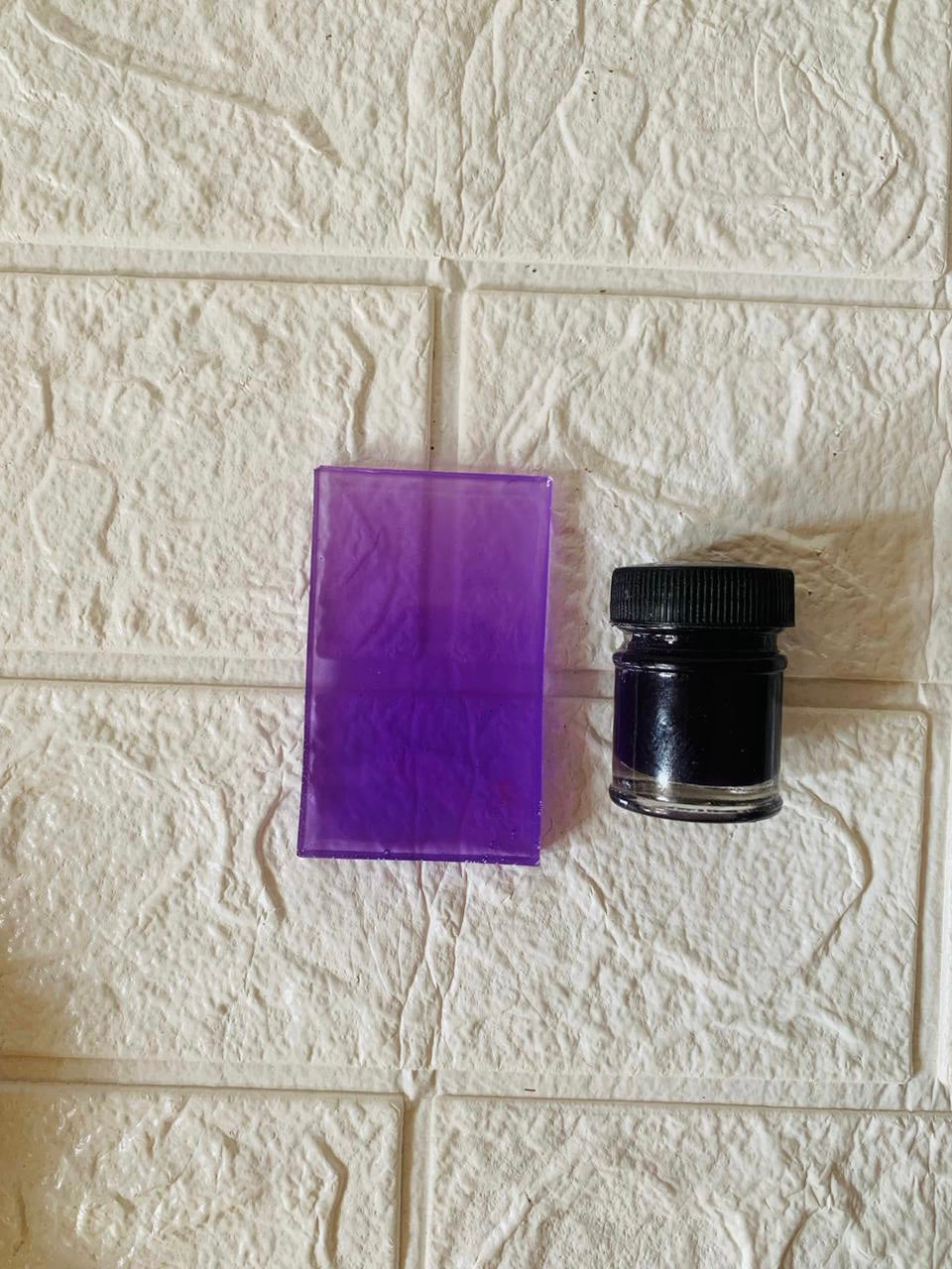 Translucent violet pigment